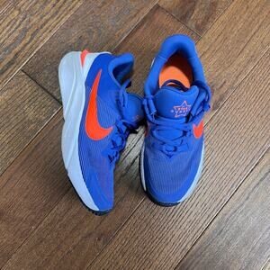 Nike sneakers shoes Sz 4Y